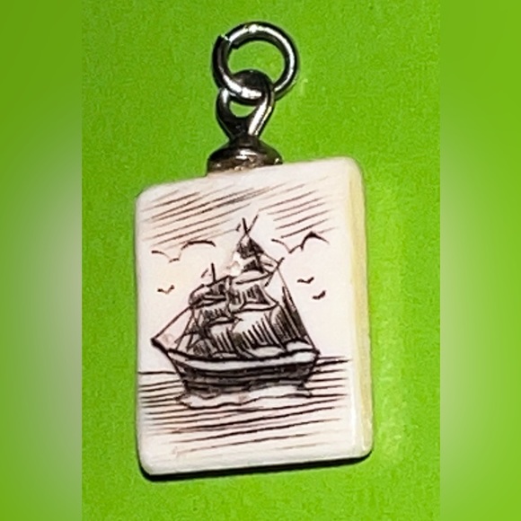 SCRIMSHAW SHIP sailing clipper? Colonial? Pirate steampunk sailor Vintage dainty - Picture 1 of 5